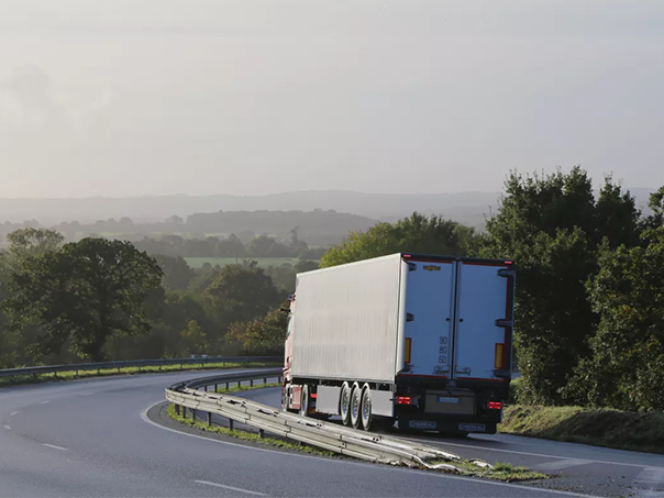 véhicule smartrailer sur route